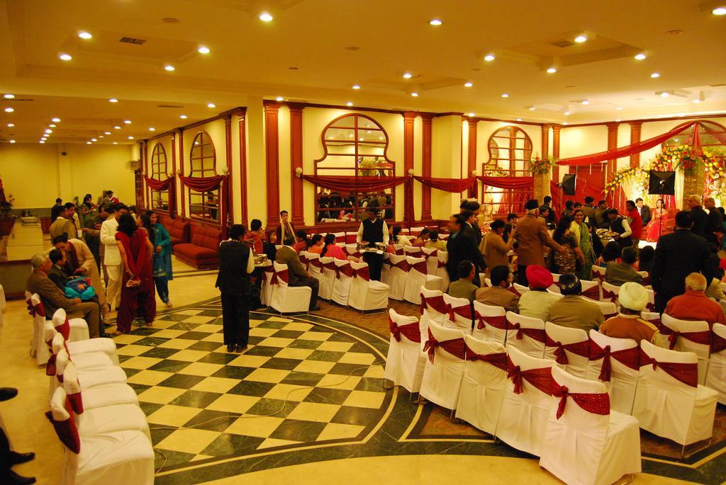 Gulmor Otel Ludhiana Dış mekan fotoğraf