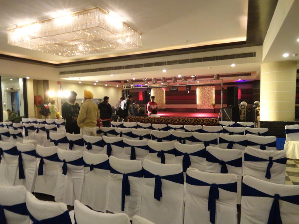 Gulmor Otel Ludhiana Dış mekan fotoğraf