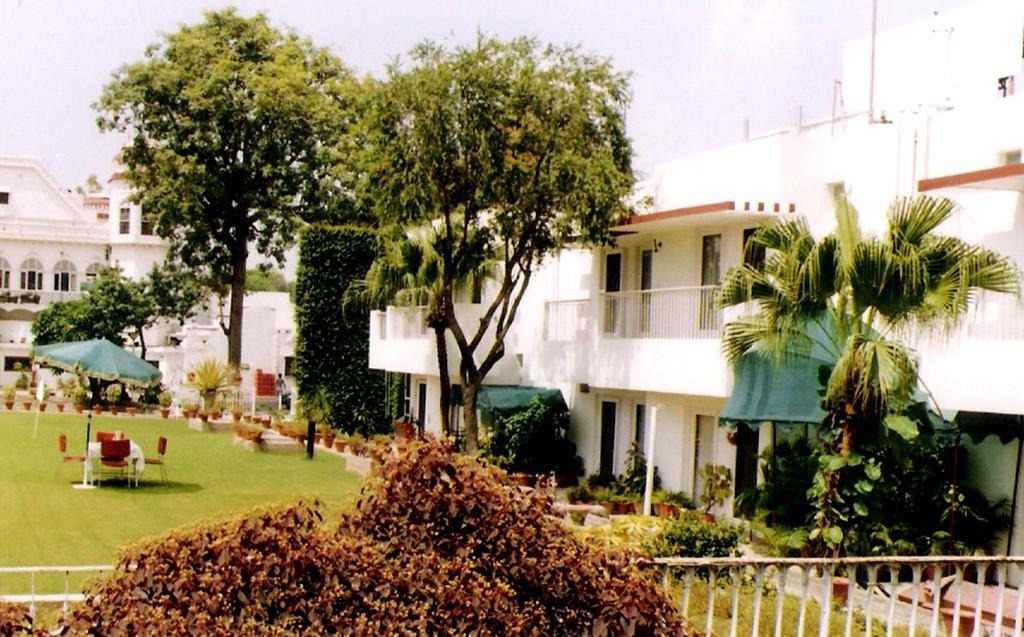 Gulmor Otel Ludhiana Dış mekan fotoğraf